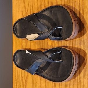 NWOT Bogs leather sandals